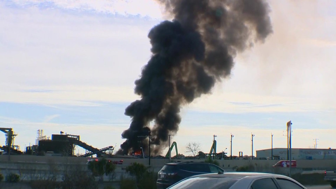 Crews Extinguish Massive Fire At Recycling Plant On Southwest Side