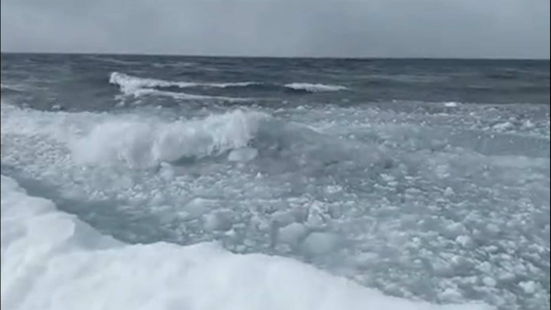 Icy Waves Crash On Lake Superior S Canadian Shore Kens5 Com