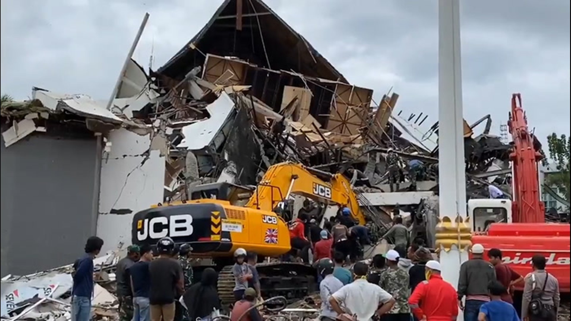 Powerful earthquake devastates Indonesia's Sulawesi Island | kens5.com