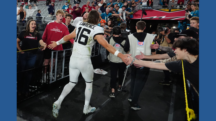 Jaguars aim to extend winning streak against struggling Titans