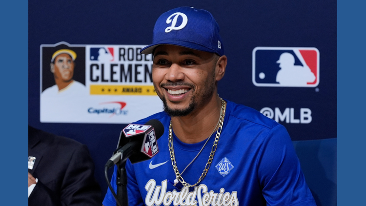 Dodgers' Mookie Betts wins Roberto Clemente Award for humanitarian