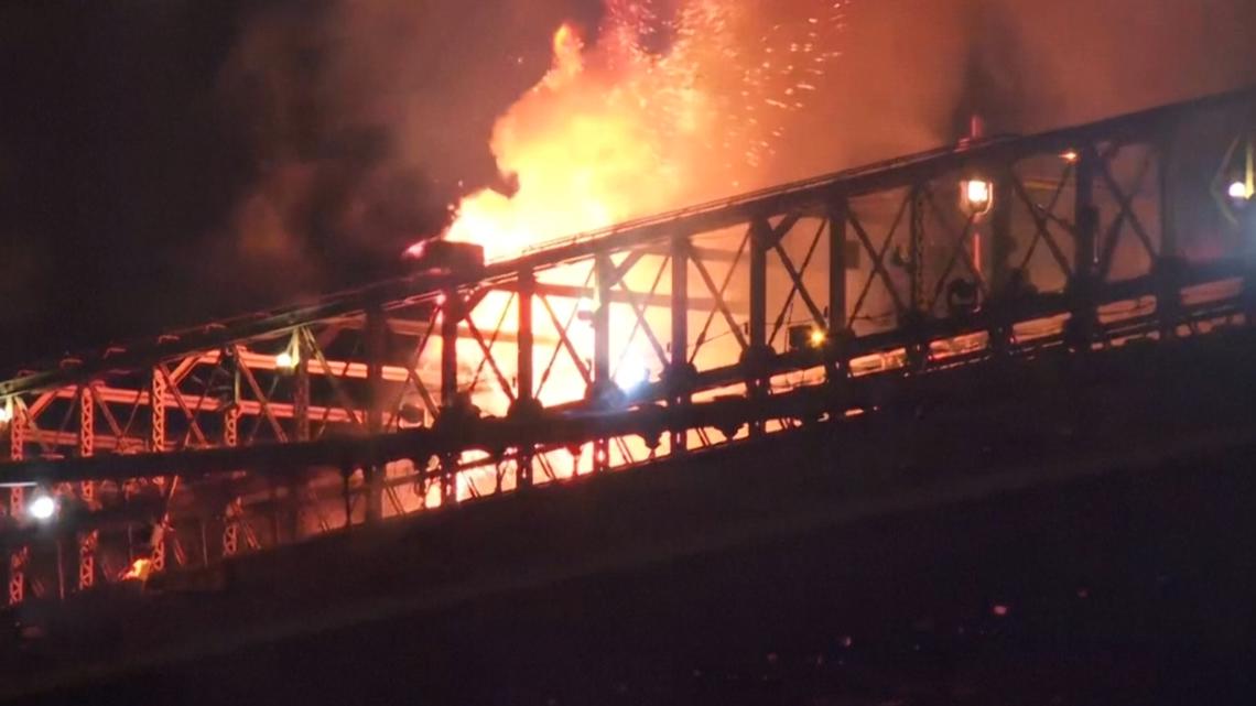 Fire breaks out on Brooklyn Bridge amid firework show | kens5.com