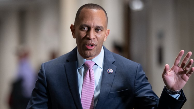 Hakeem Jeffries elected to lead House Dems after Pelosi