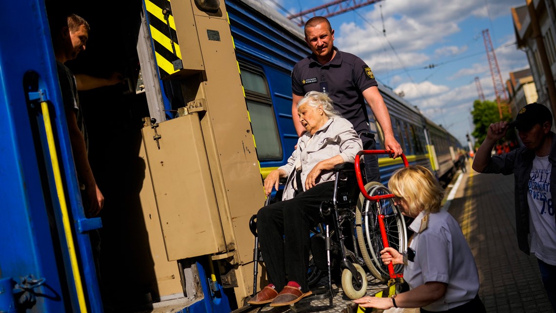 Russia-Ukraine war: Volunteers race to evacuate civilians - Vimarsana News