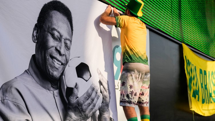Pelé's health has worsened, hospital doctors say