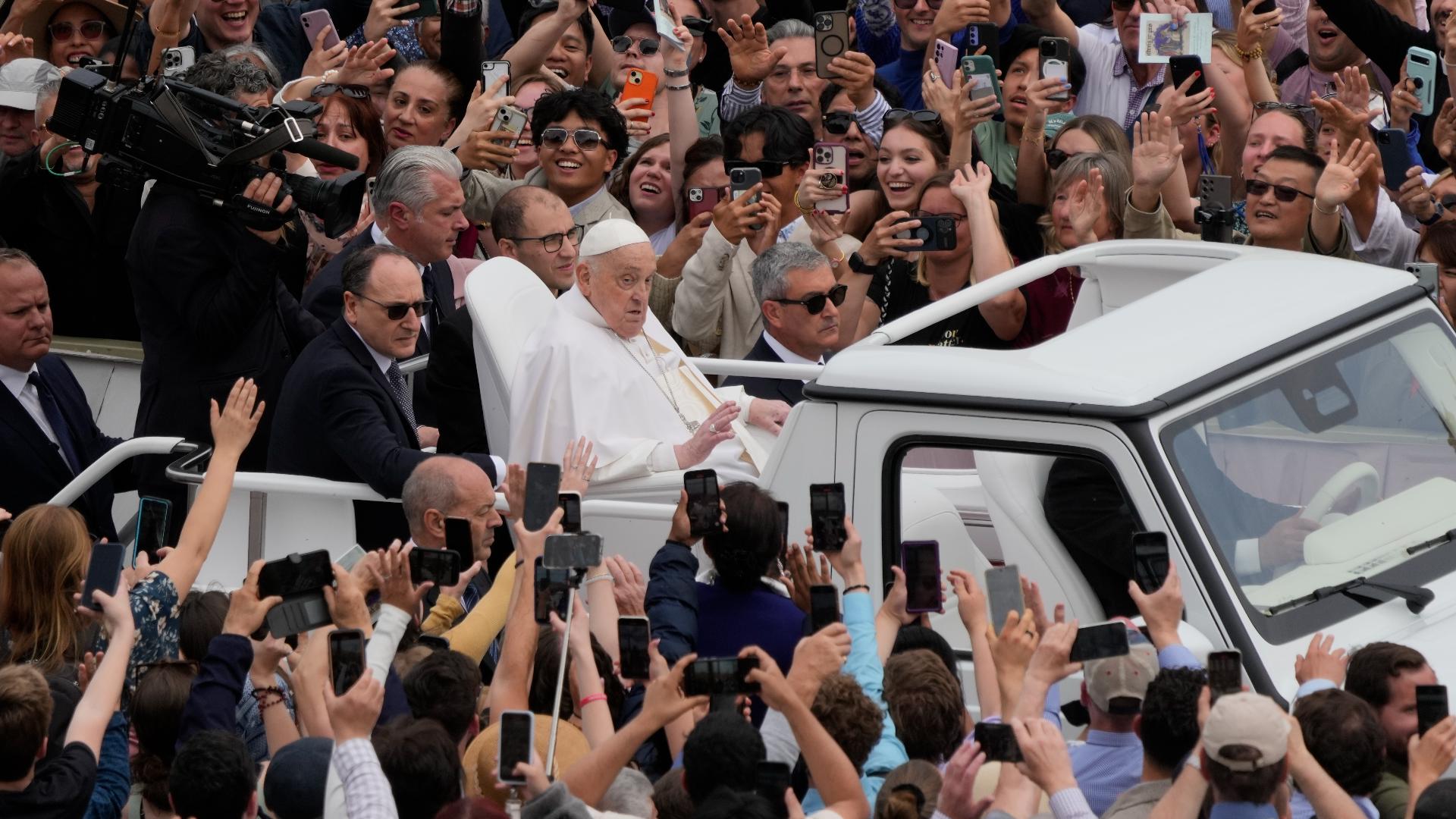 In the last public appearance before his death, Pope Francis made a surprise popemobile ride through St. Peter's Square on Easter Sunday.