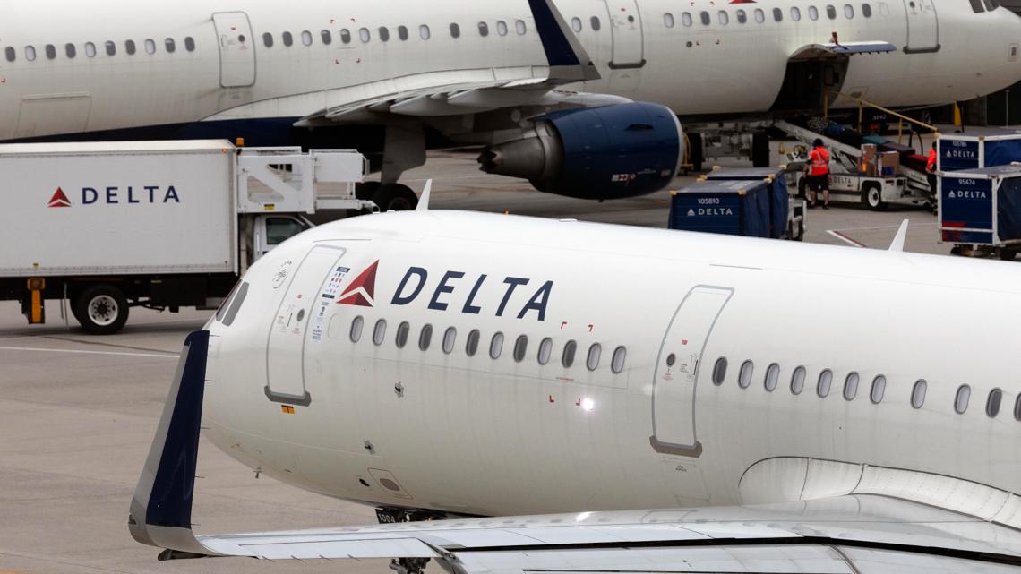Delta cuts drinks and snacks from 450 short-haul flights