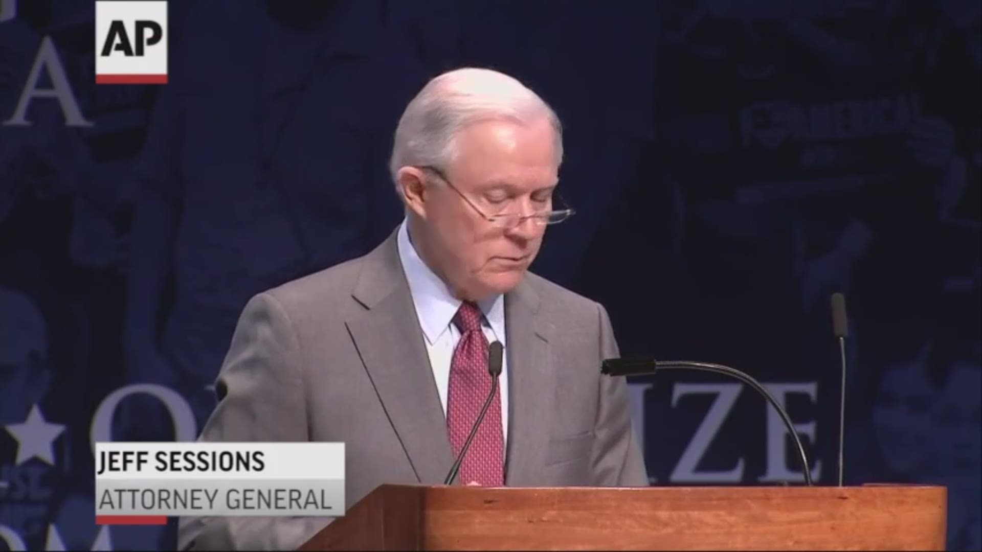 Sessions Laughs As Students Chant Lock Her Up Kens5 Com