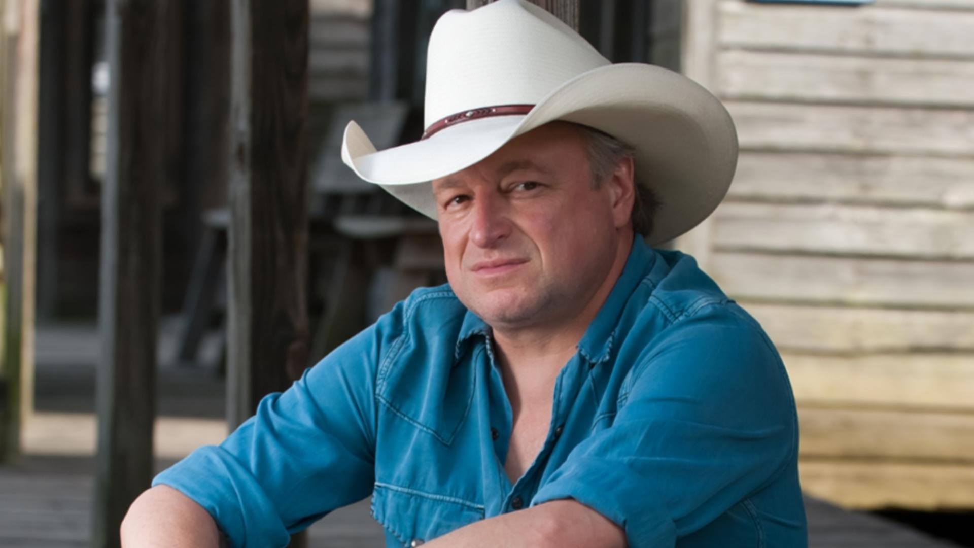 Country music legend and Beaumont native, Mark Chesnutt, suffered a major health scare over the weekend according to the singer's official Facebook page.