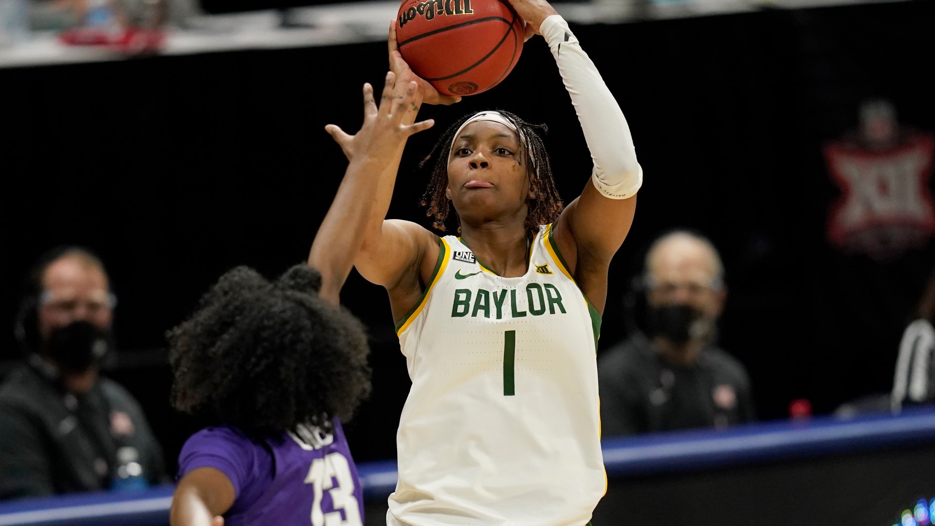 UConn, Baylor battle for spot in final 4