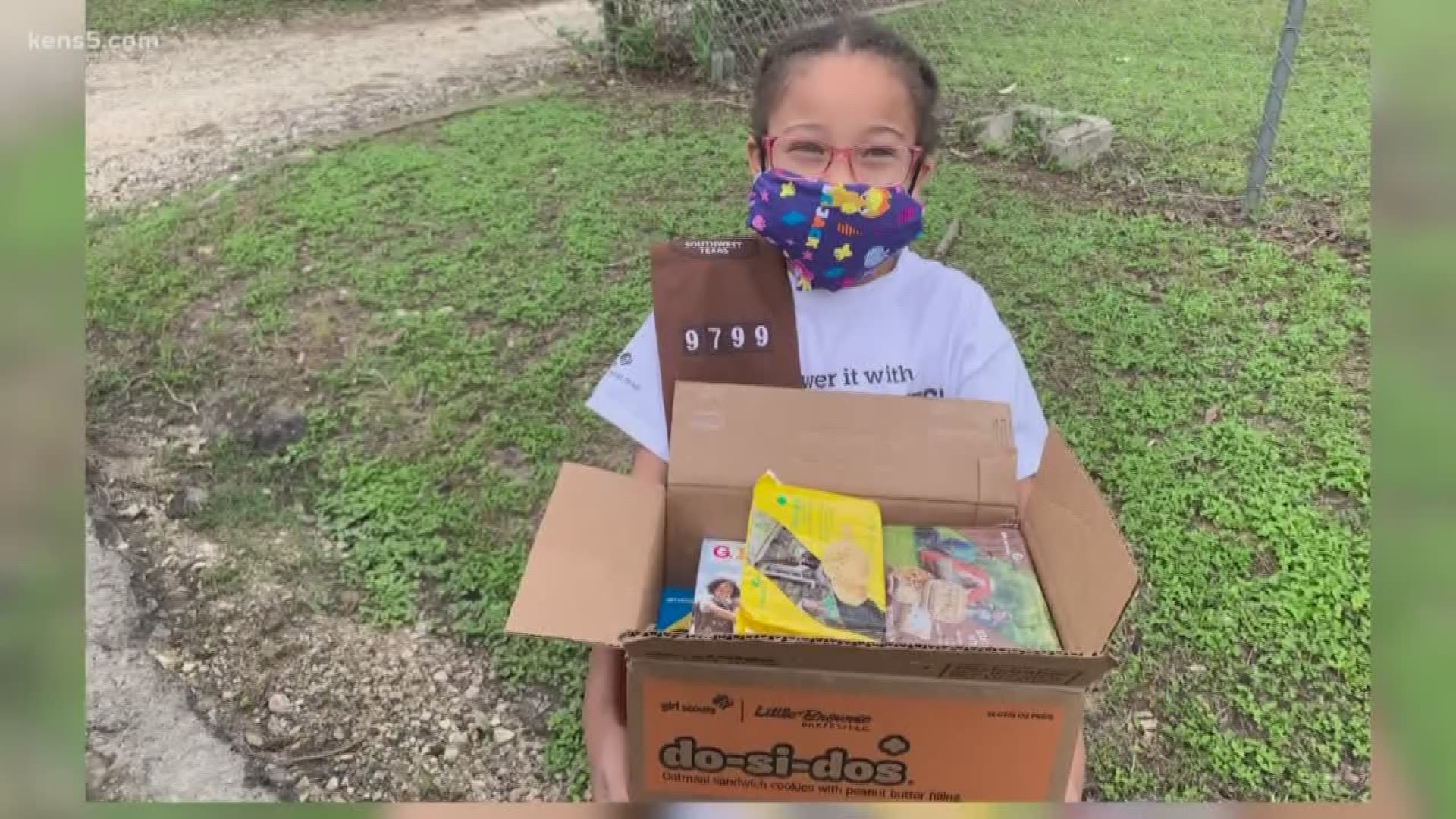 A Girl Scout in New Braunfels used money she raised from cookie sales to help a single mom in her community who lost her service industry job.