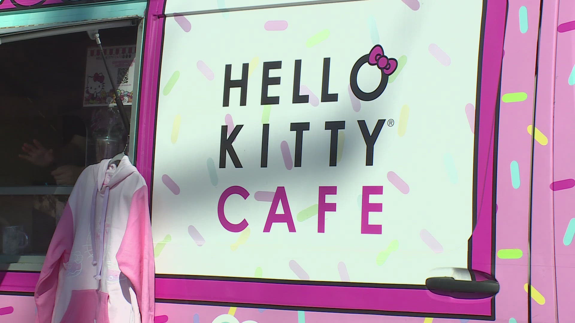 As expected there was a line of people waiting to get a glimpse of the Hello Kitty Cafe truck.