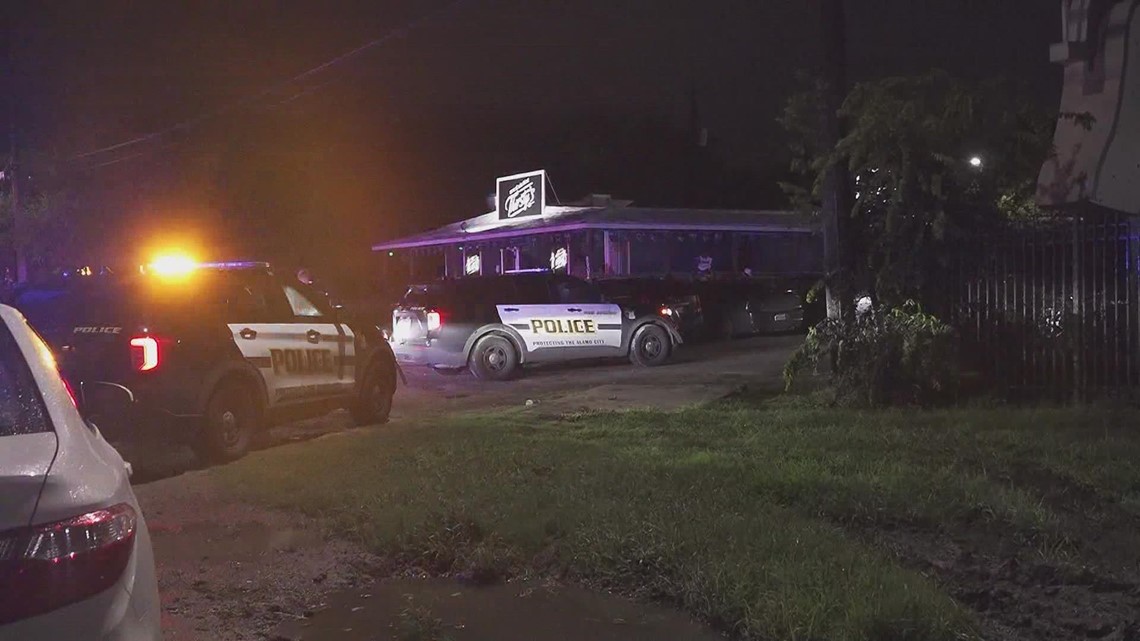 Police Searching For Suspect Who Shot Two Outside Southside Bar | Kens5.com