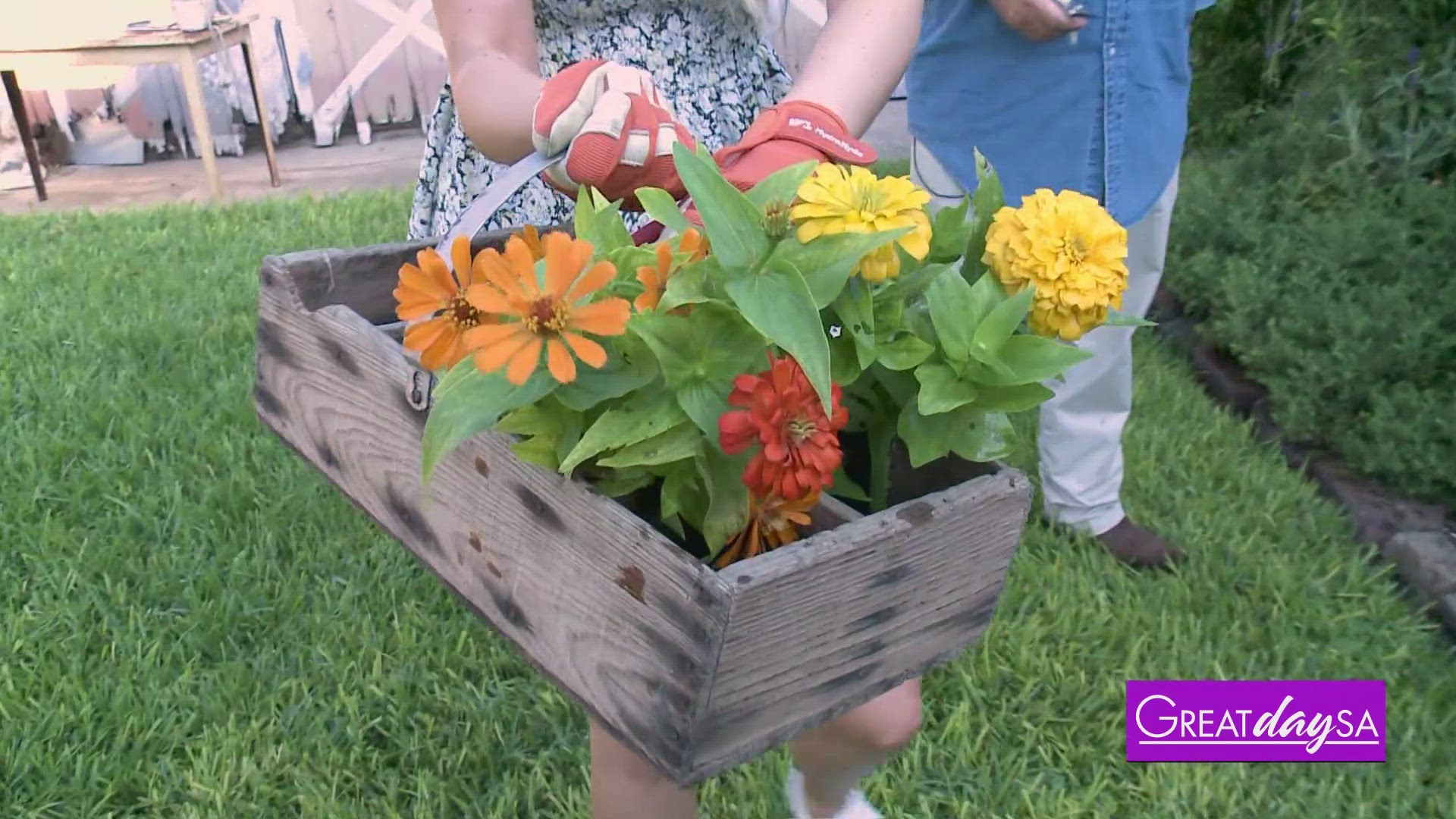 GDSA Producer Christen Urban helps John Bloodsworth with Little Cabin in the Heights make a fall centerpiece.