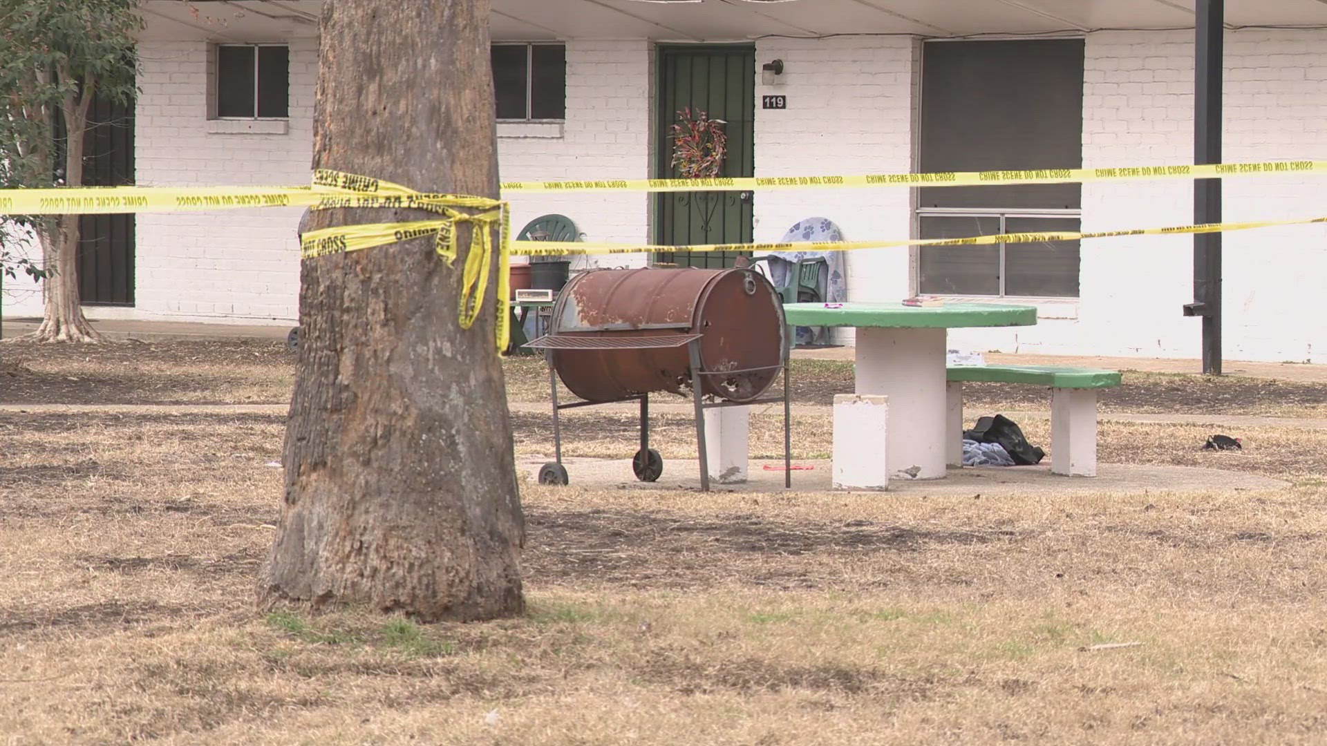 Man injured in west side apartment complex shooting, SAPD says | kens5.com