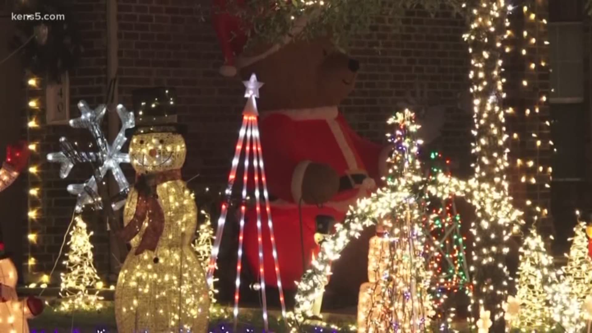 For the second straight year, a Boerne family's Christmas lights display is going viral. Now, they're using their popularity for a good cause.