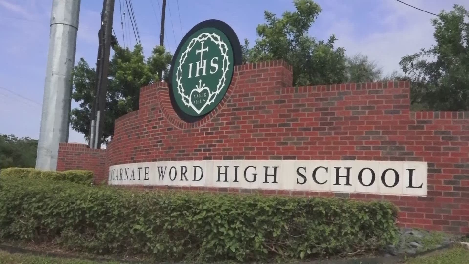 Digital journalist Lexi Hazlett talks to Incarnate Word High School students, faculty on how the coronavirus pandemic has affected the school year.