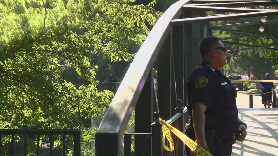 jogger-discovers-body-submerged-in-san-antonio-river-near-downtown