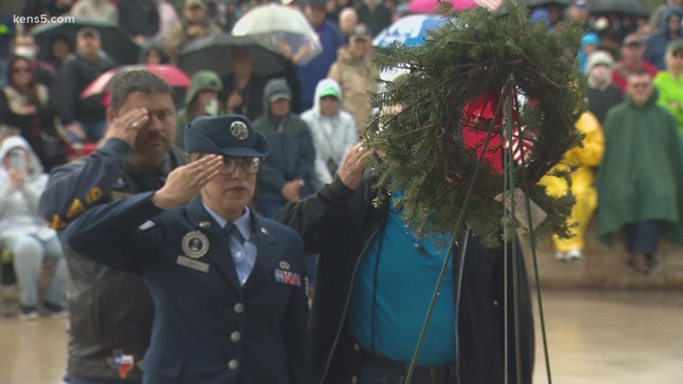 Thousands of wreaths laid at Fort Sam Houston cemetery in honor of fallen heroes