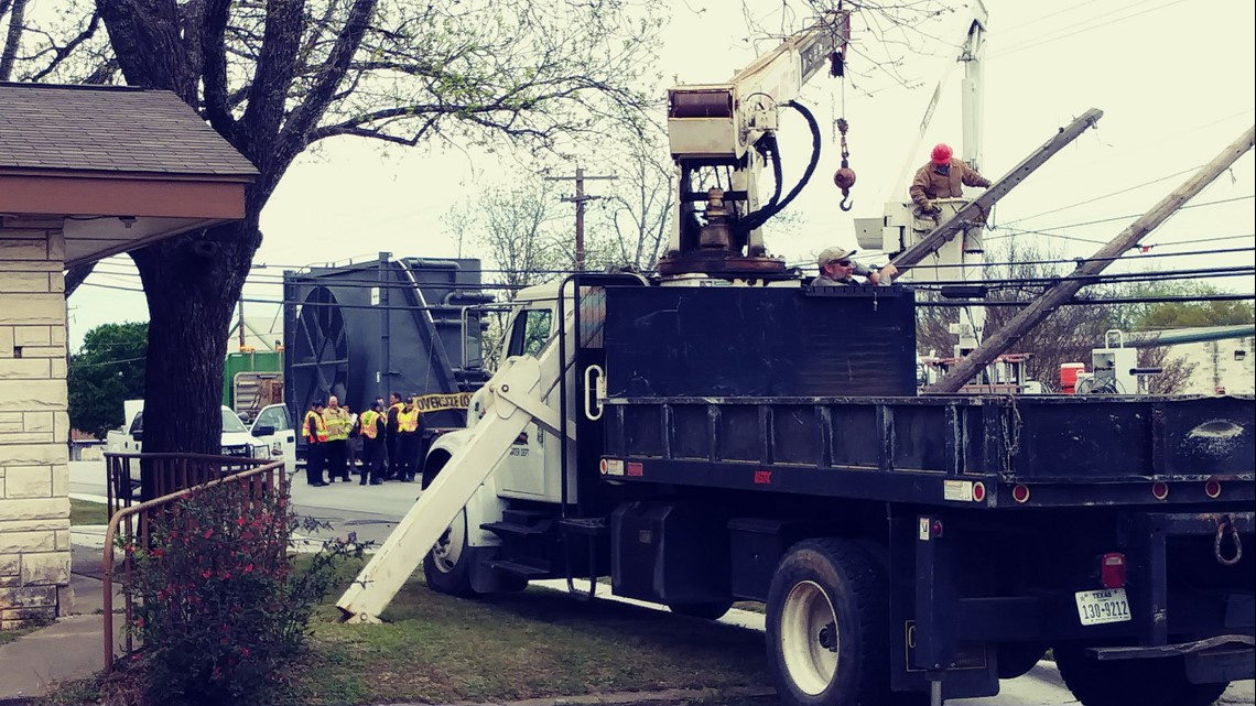 Truck with oversized load hits power lines in Fredericksburg