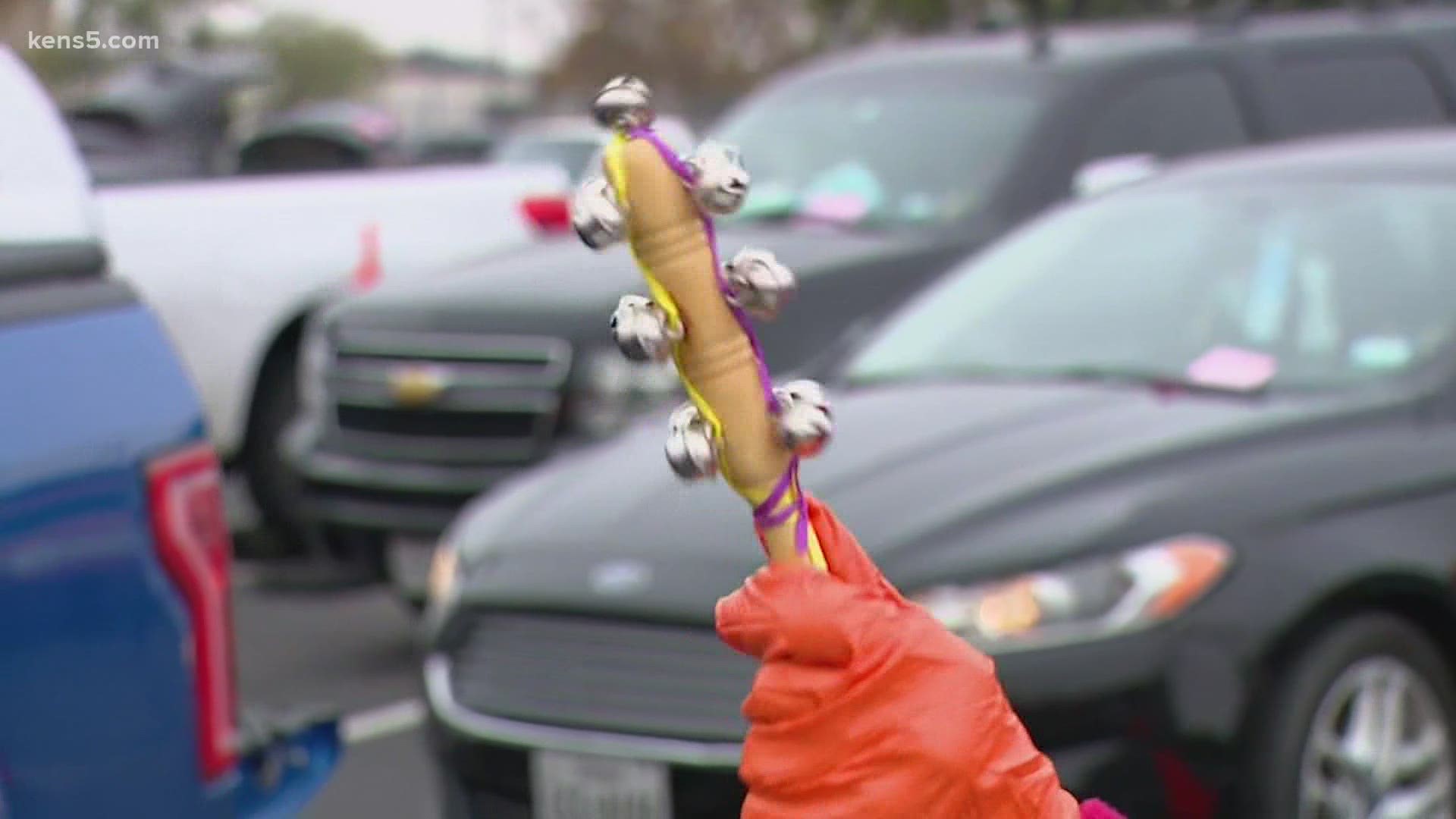 HEB hosts annual Feast of Sharing as drive-thru event | kens5.com