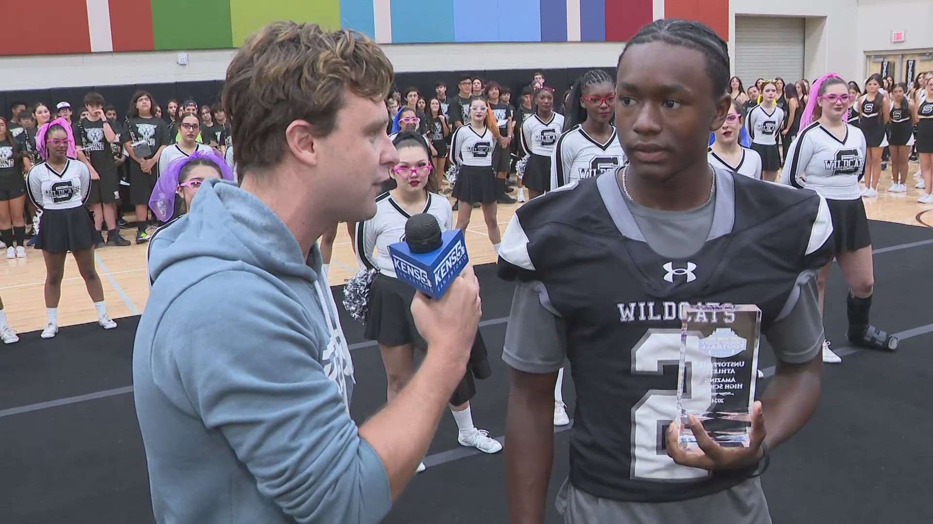 Chauncey Moon of Sonia Sotomayor High School's class of 2025 is the winner of KENS 5's High School Football Play of the Week.