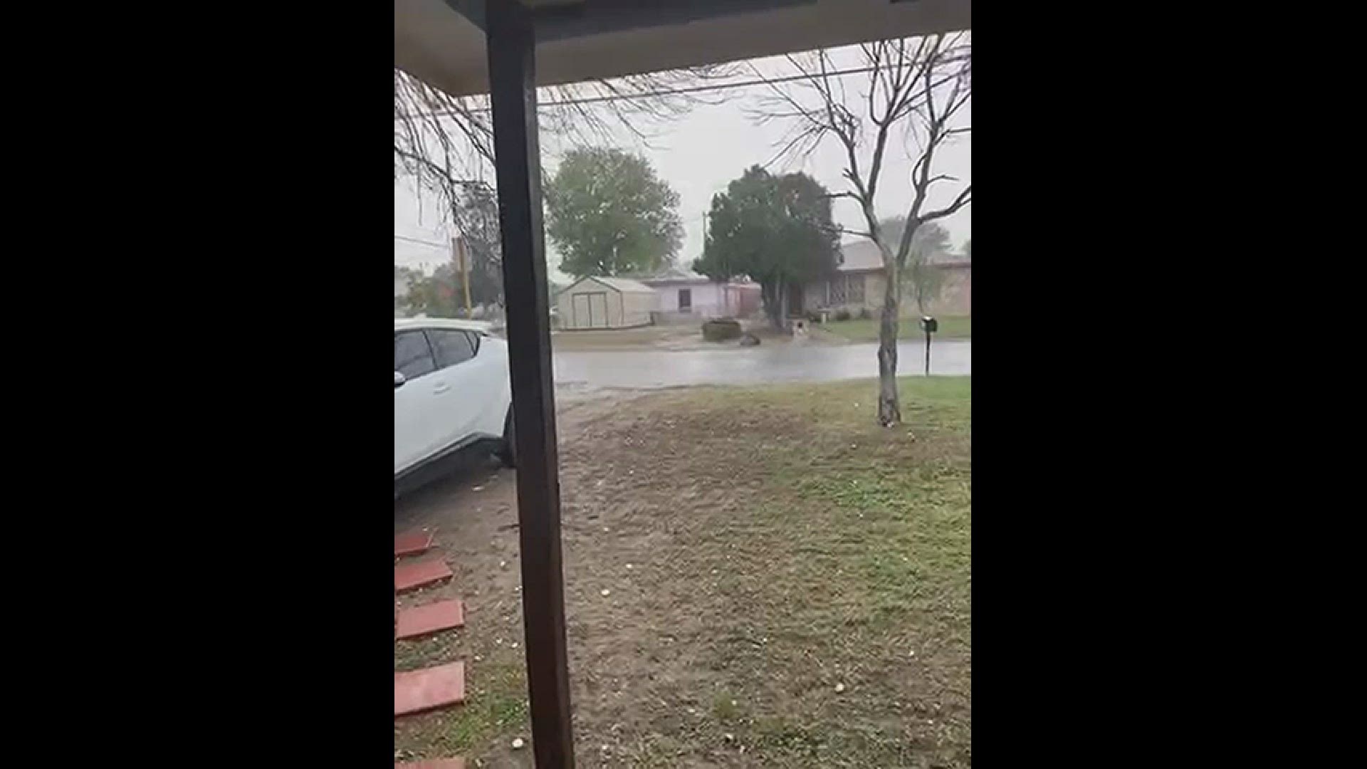 Hail rains down on Del Rio as storms push through Texas on the afternoon of April 28, 2021. (Video courtesy of Cecila Arzola.