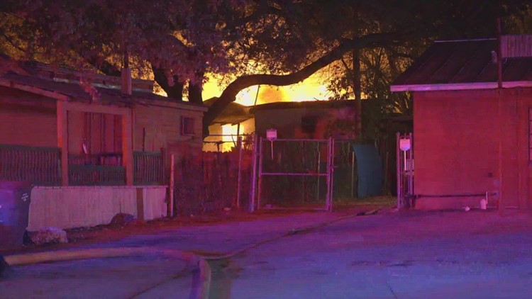 Fire damages several buildings in south San Antonio