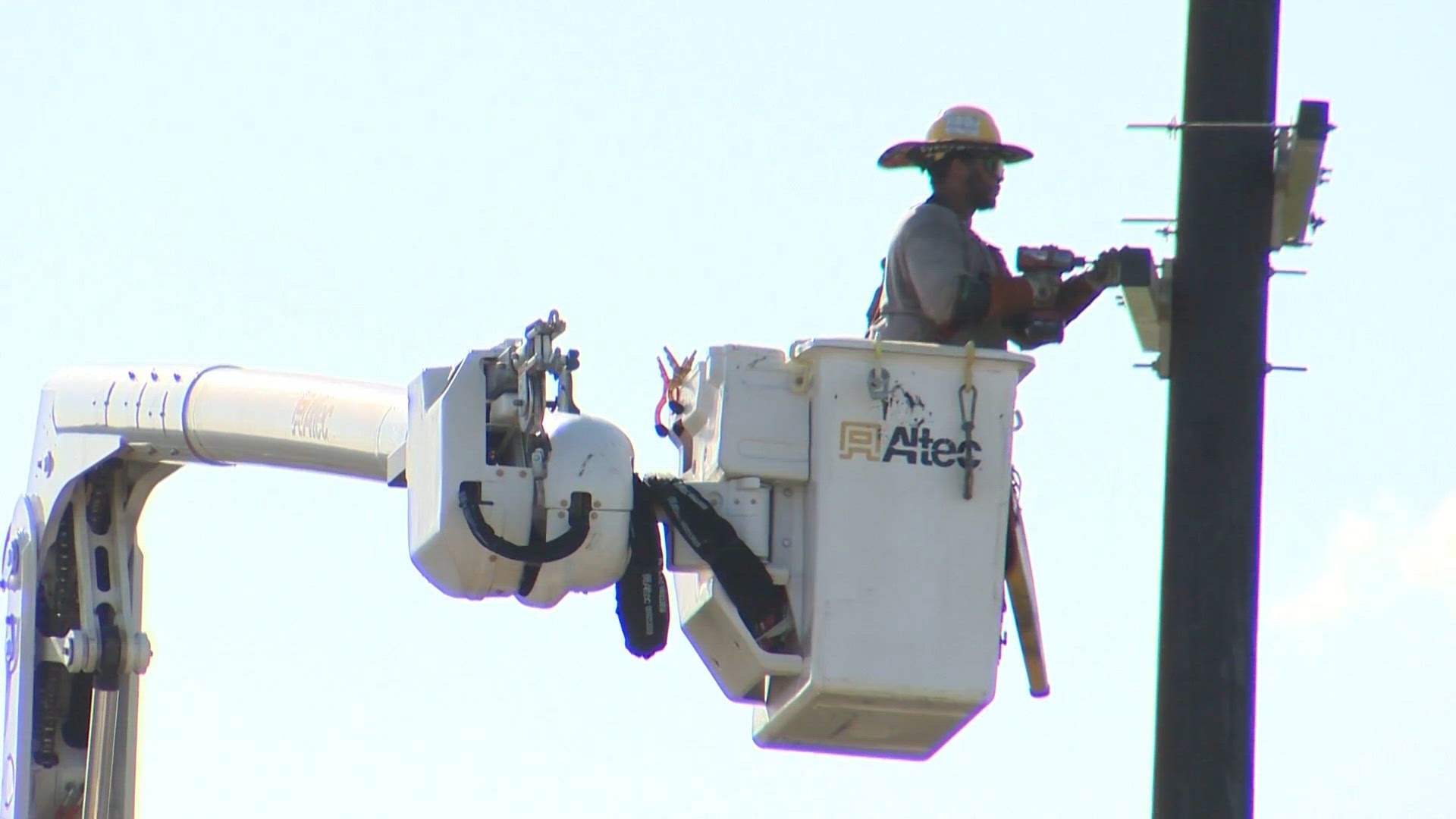 Project Cps Example Number of CPS Energy customers without power drops to the hundreds days ...