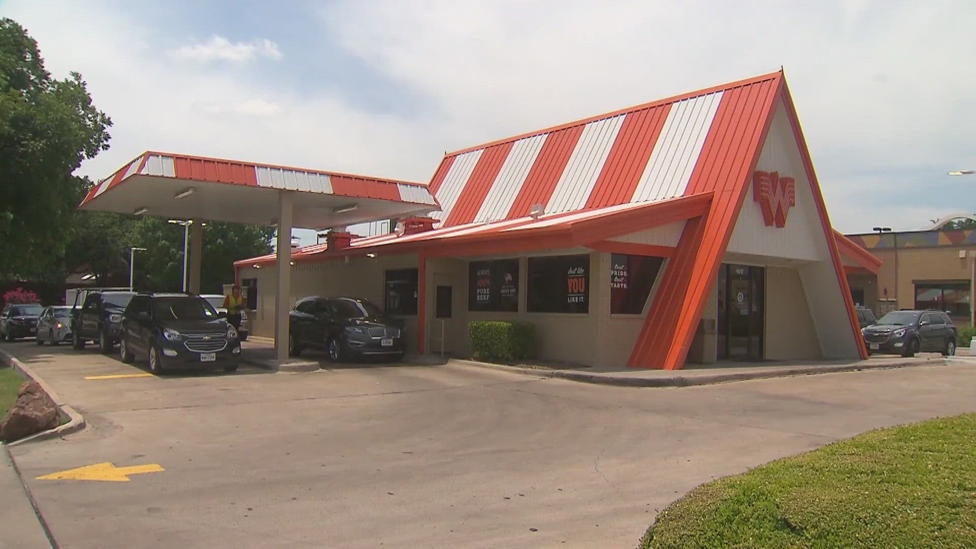 Texas man sues Whataburger nearly 1 million after burger had onions