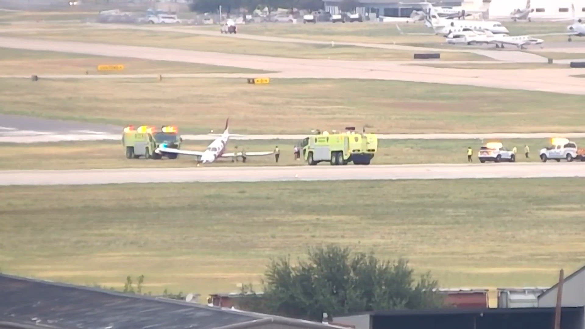 no title Images High Quality Grahic Small plane experiences nose gear collapse at San Antonio International ...