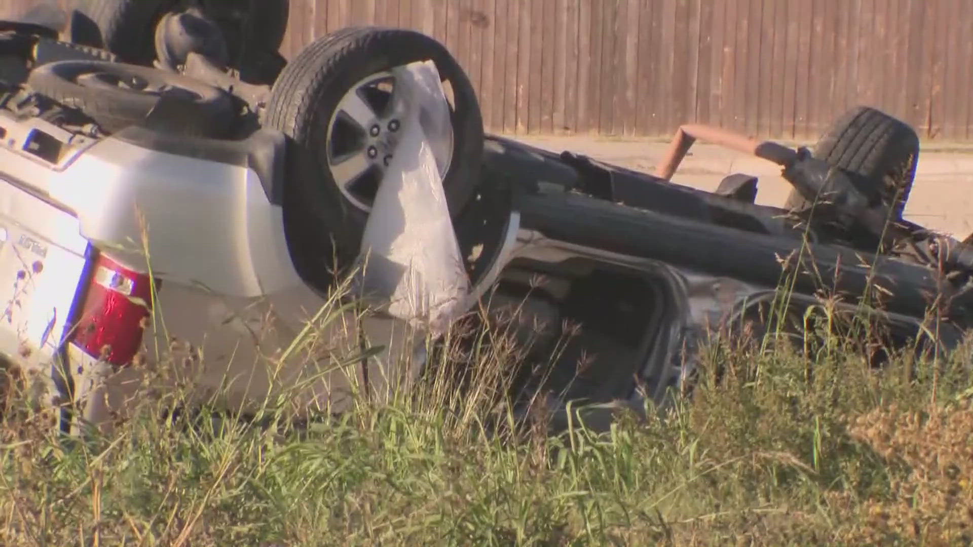 SAPD: Driver killed in crash near Von Ormy, another man injured