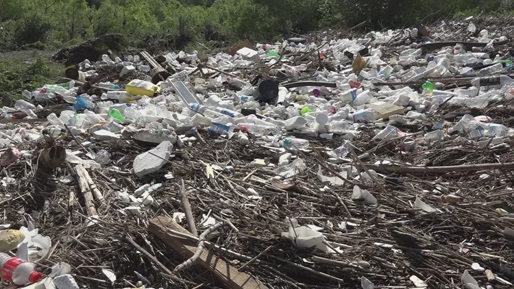 Rain brings out trash on San Antonio River, and an army of volunteers to clean it up