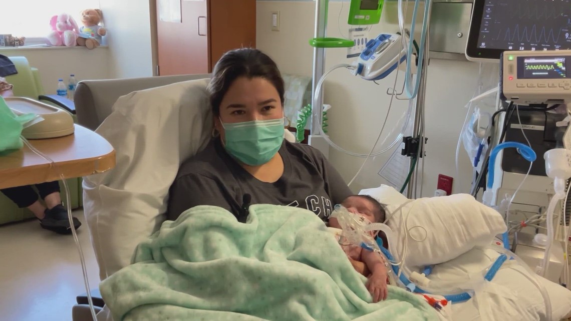 Mother holds baby daughter for first time 102 days after birth - Vimarsana News