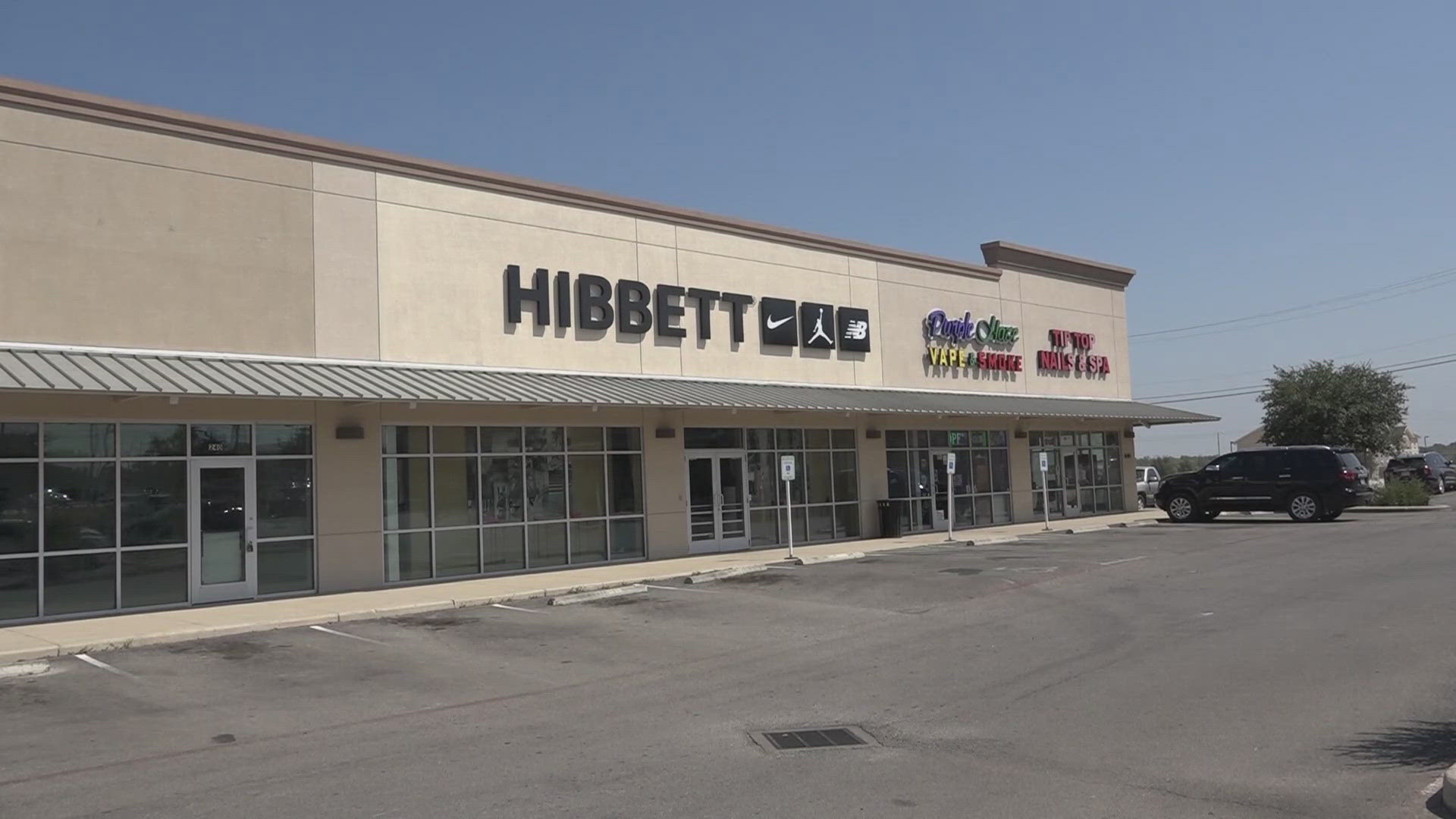 2 people arrested after more than $15,000 worth of shoes stolen from store, authorities say  | kens5.com