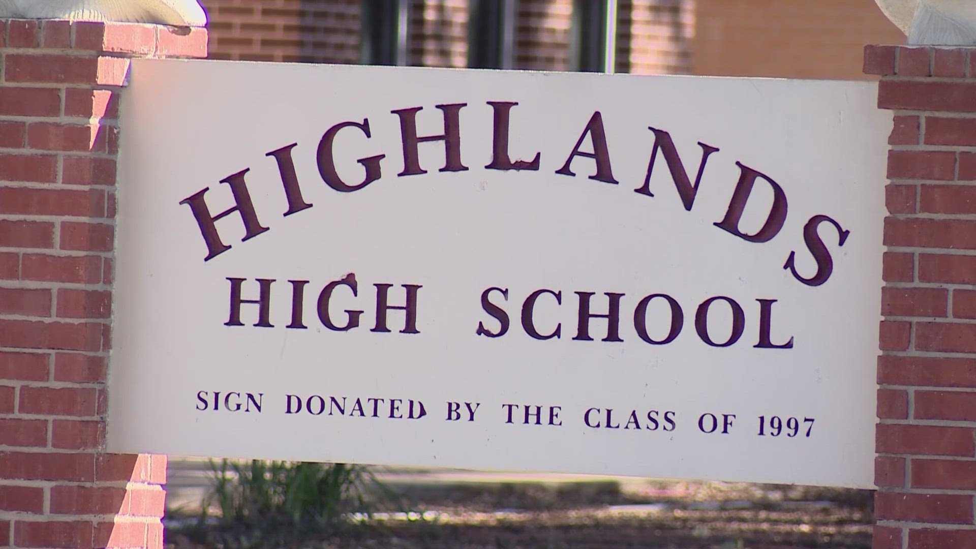 Parents rush to pick up kids after heaters fail at Highlands High School