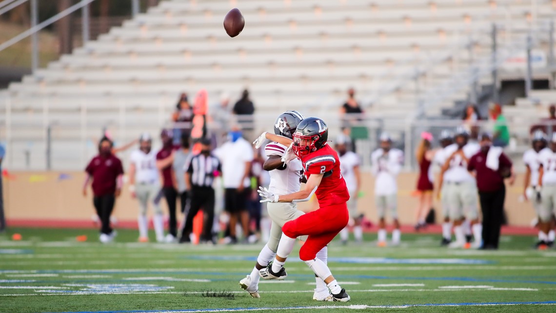 Boerne Champion football slips past NB Canyon on late field goal