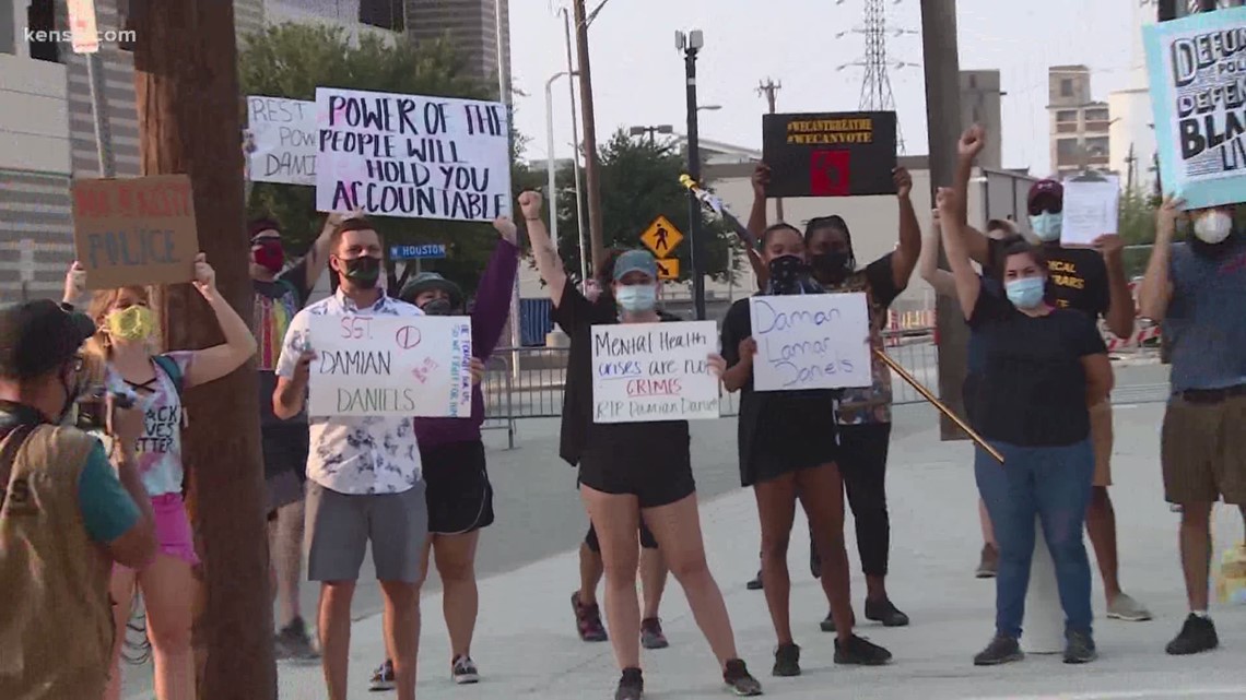 Protesters Gather Outside Sheriffs Office Demanding Justice For Damian Daniels A Combat 4164