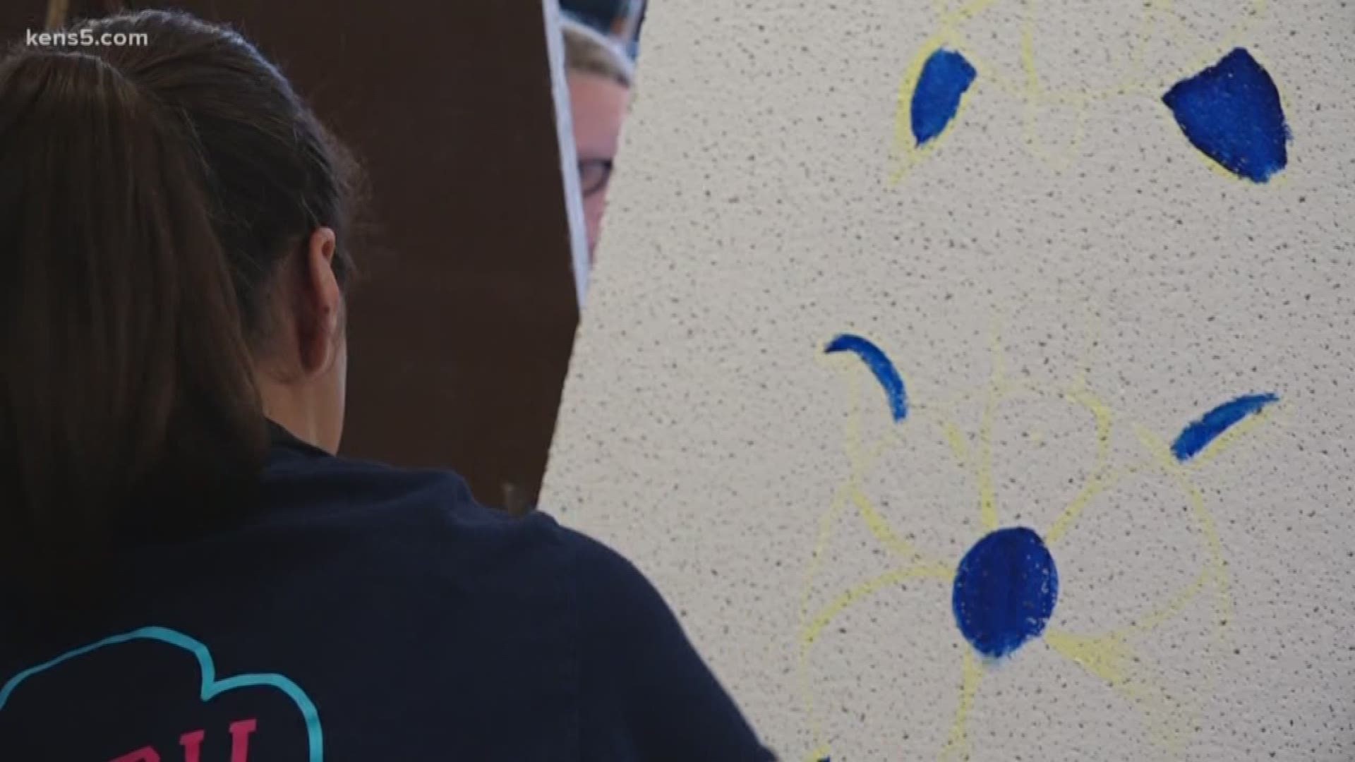 A local Girl Scout troop is painting ceiling tiles at a San Antonio hospital to help bring smiles to sick children in the pediatric unit. Eyewitness News reporter Sharon Ko has the story.