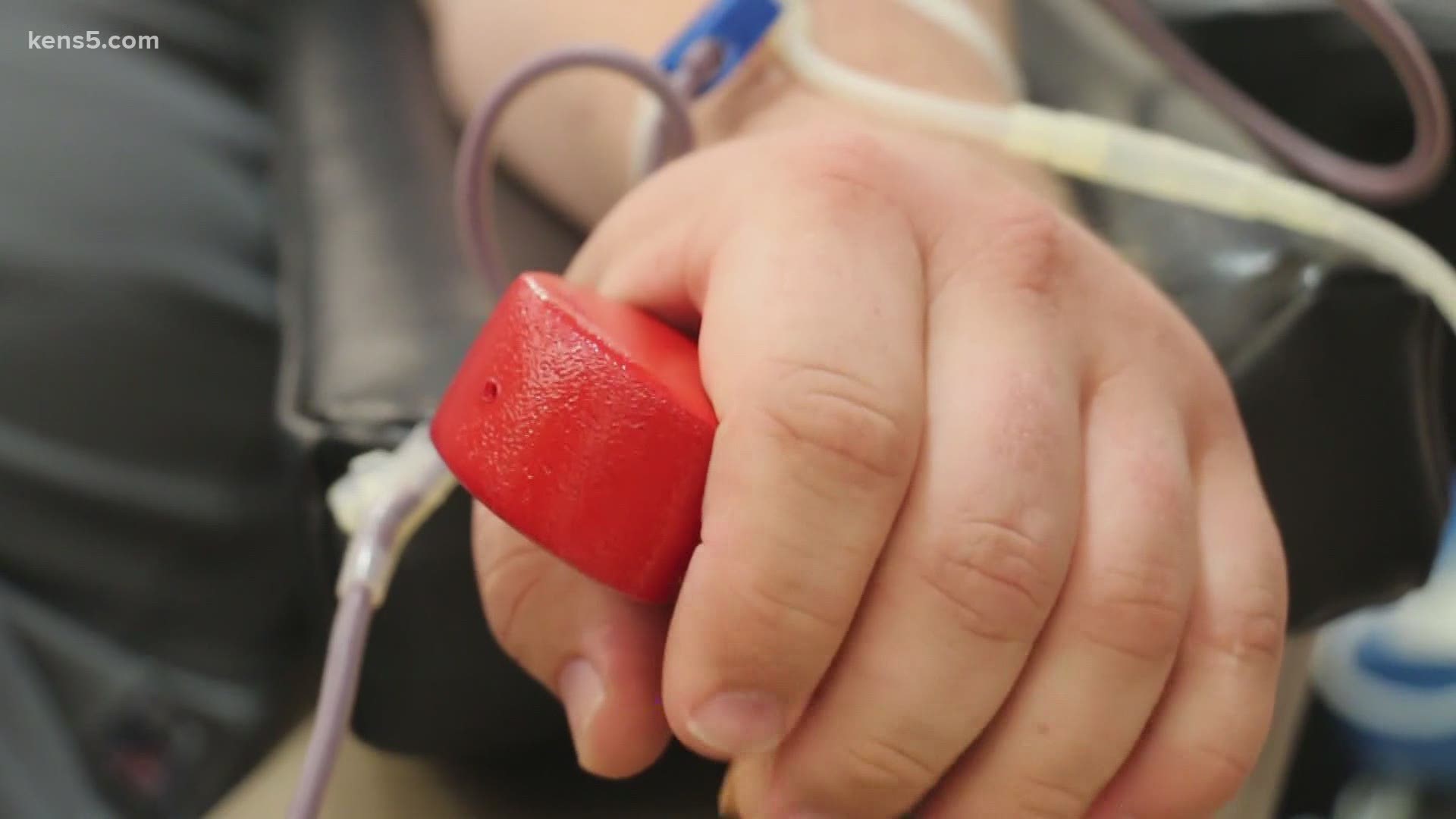 KENS 5 Photojournalist Alan Kozeluh goes hands-on to show you how easy it is to donate blood in San Antonio.