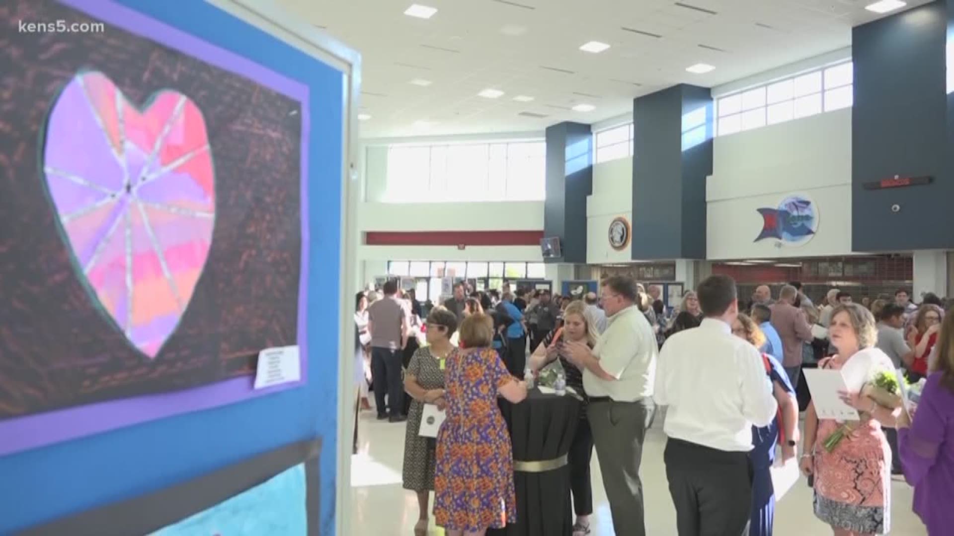 Lesson plans, lunchrooms and grading endless homework. Long-time teachers and staff took center-stage at Northside ISD tonight, as the district recognized more than 500 employees for their years of service. Eyewitness News reporter Roxie Bustamante attend