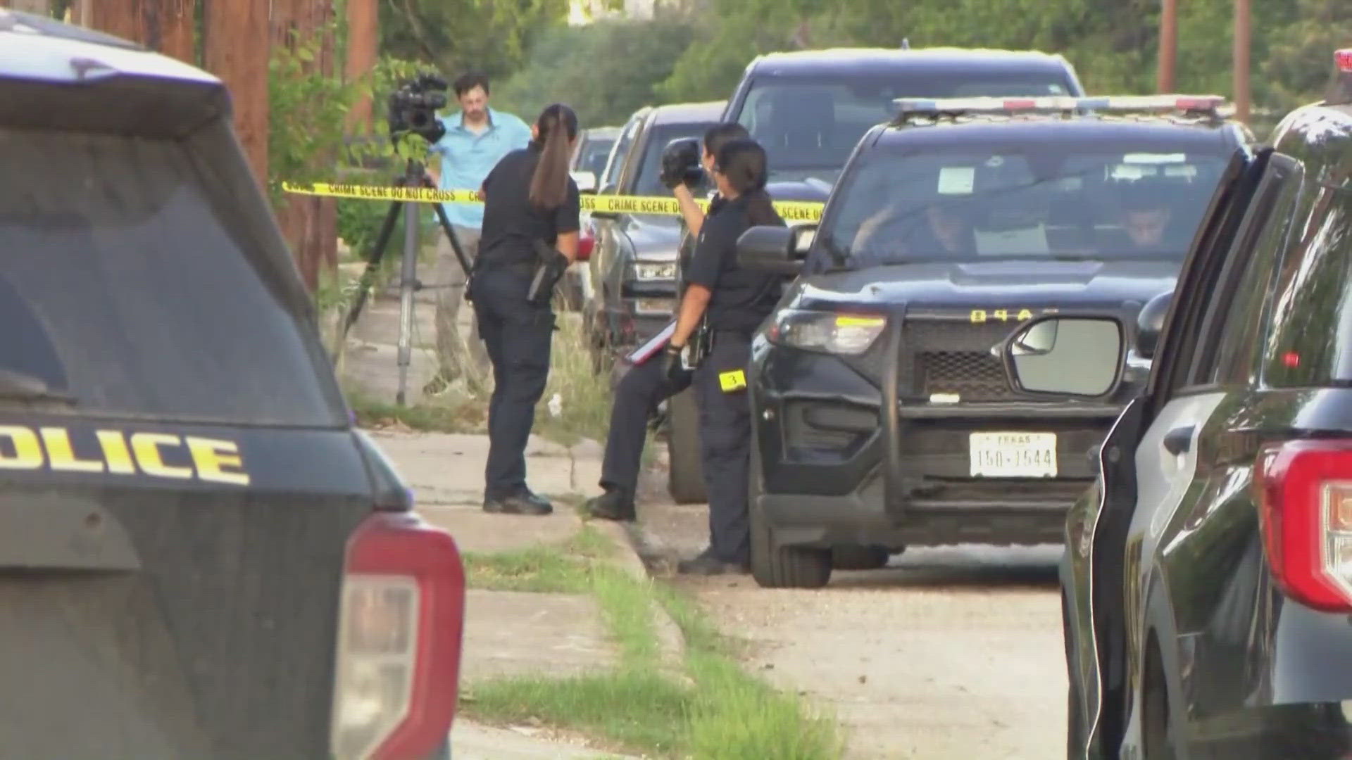 Man arrested after shooting neighbor on south-side of San Antonio ...