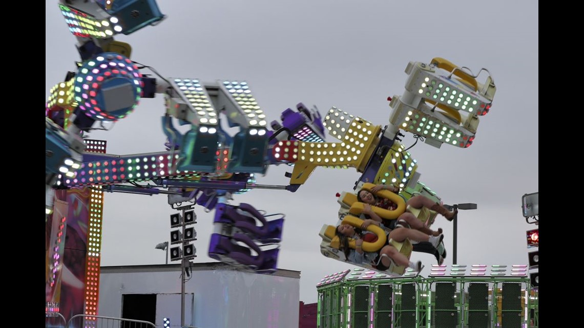 OYSTER BAKE Fiesta gets shakin' while the oysters are bakin'