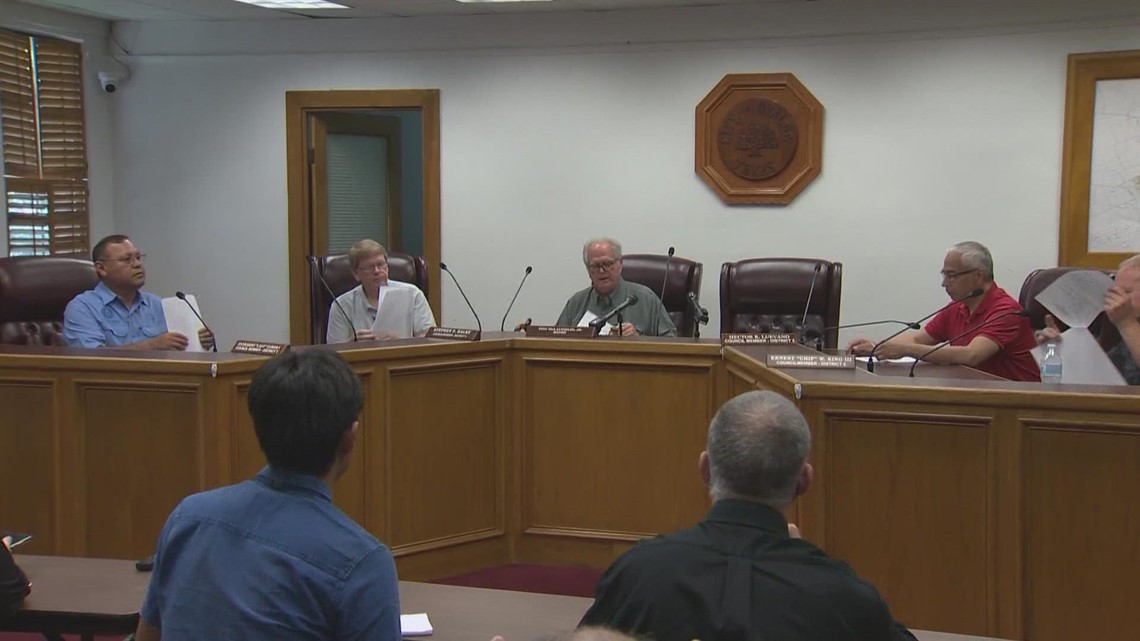 Uvalde city council holds special session two weeks after attack ...