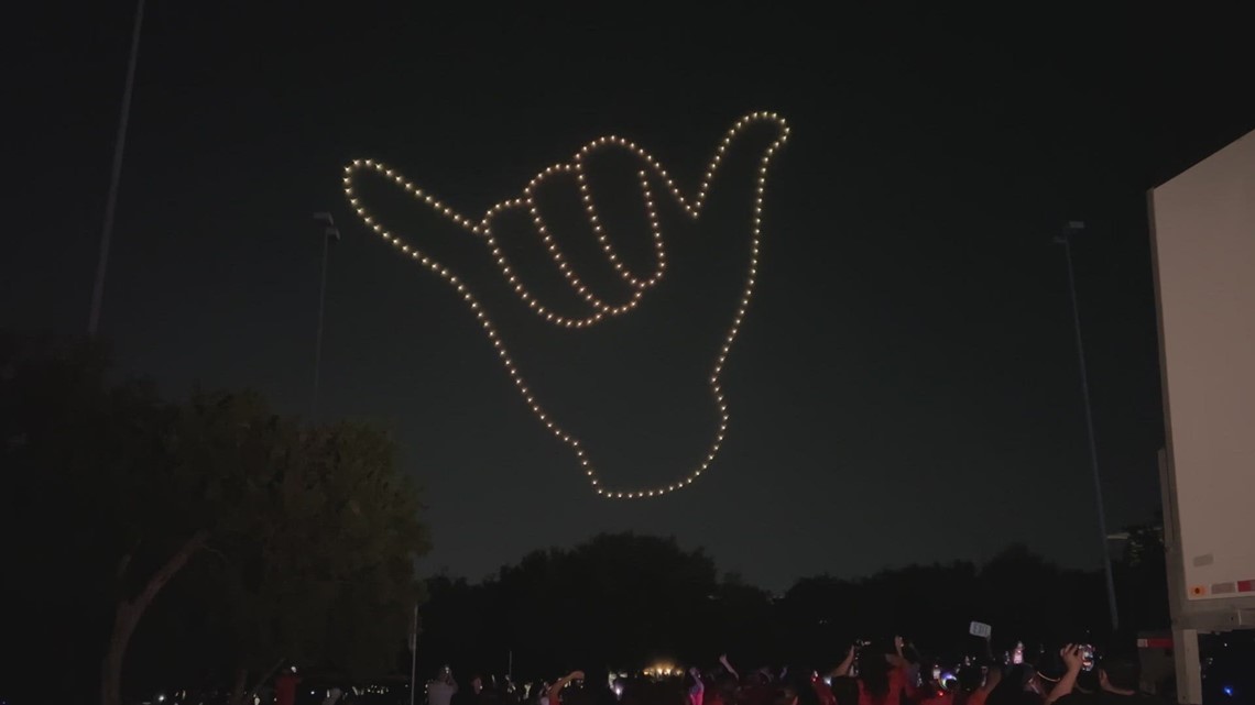 UTSA's Midnight Light show welcomes students back to campus - Vimarsana News