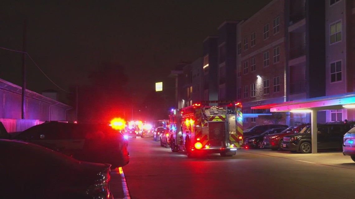 Police Search For Suspects After Shooting At Apartment Complex Leaves ...