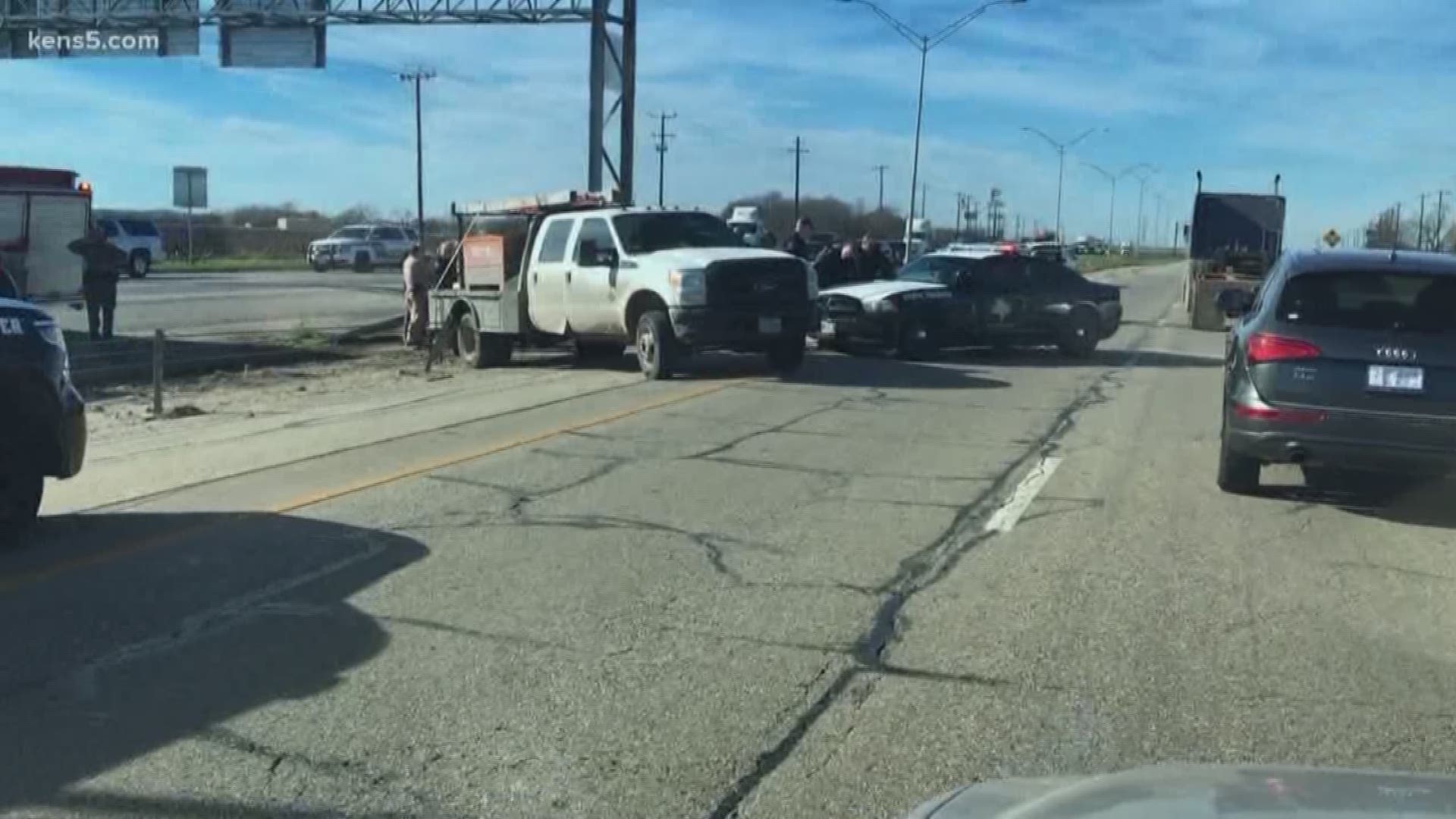A police pursuit that lasted more than an hour came to a crashing halt in the middle of a San Antonio freeway with a fist fight.