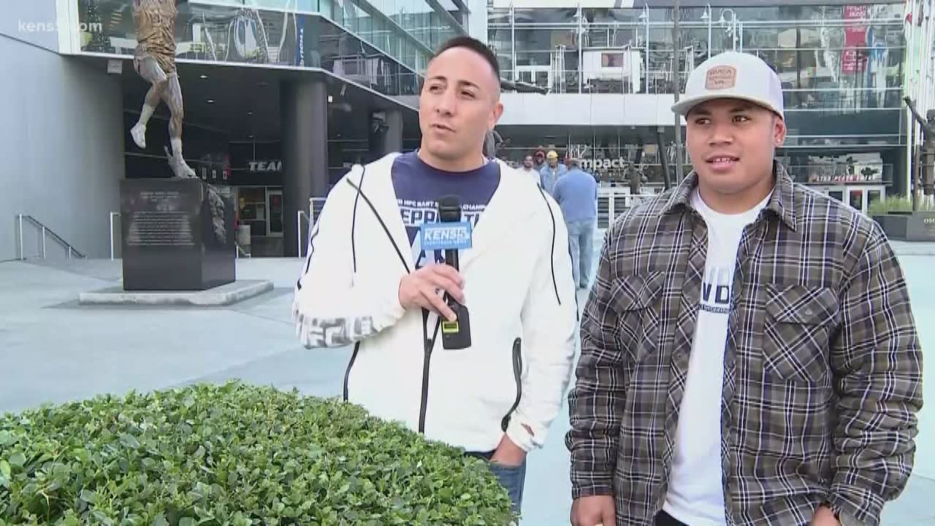 KENS 5 sports reporter Evan Closky went to the LA Live area downtown to talk with some football fans the day before the Rams host the Cowboys.