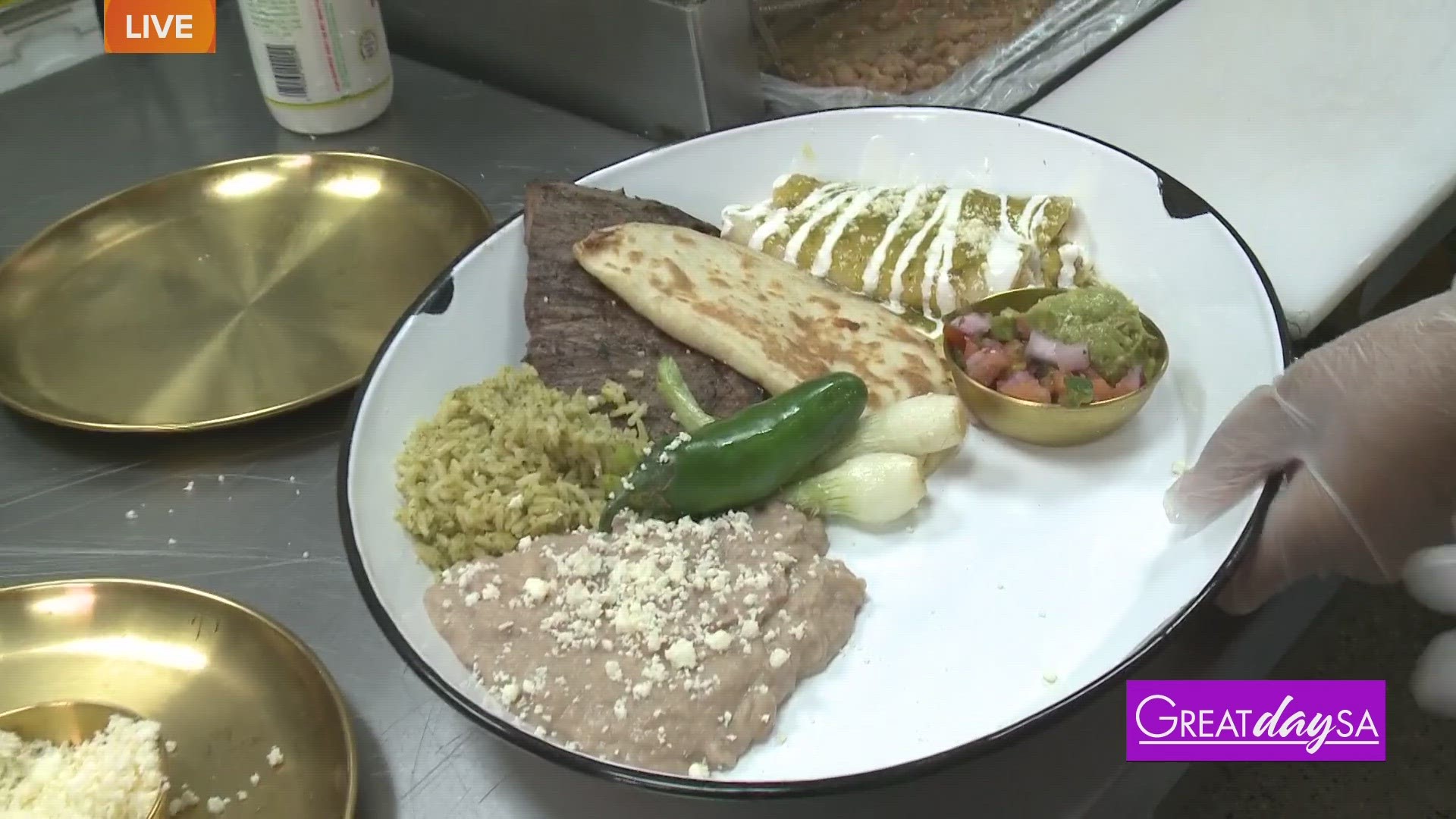 Clarke stops by new Tex-Mex restaurant Palomar Comida & Cantina to see what they got cookin' on their menu.