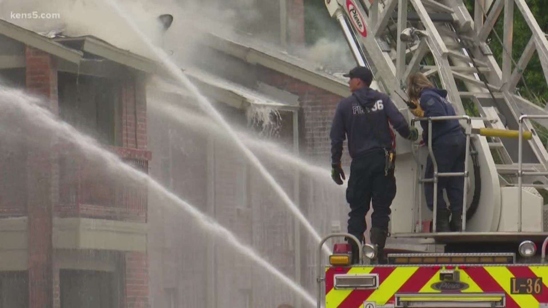 Fire crews battle massive fire at west-side apartment complex | kens5.com